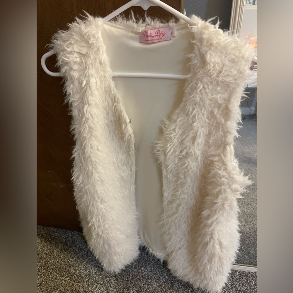 Cream/white fuzzy vest